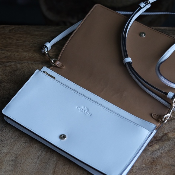 Coach cross body purse - Picture 4 of 7